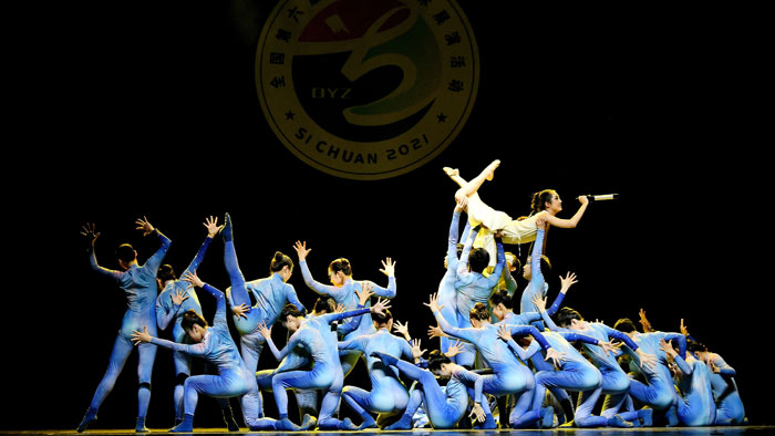 982c083507234306a12ffd5ad5988671.jpg 文化生活-学生艺术团.jpg